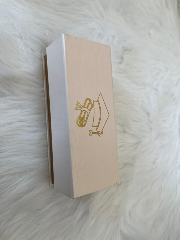 B-صندوق حلو  cassé  rectangle blanc